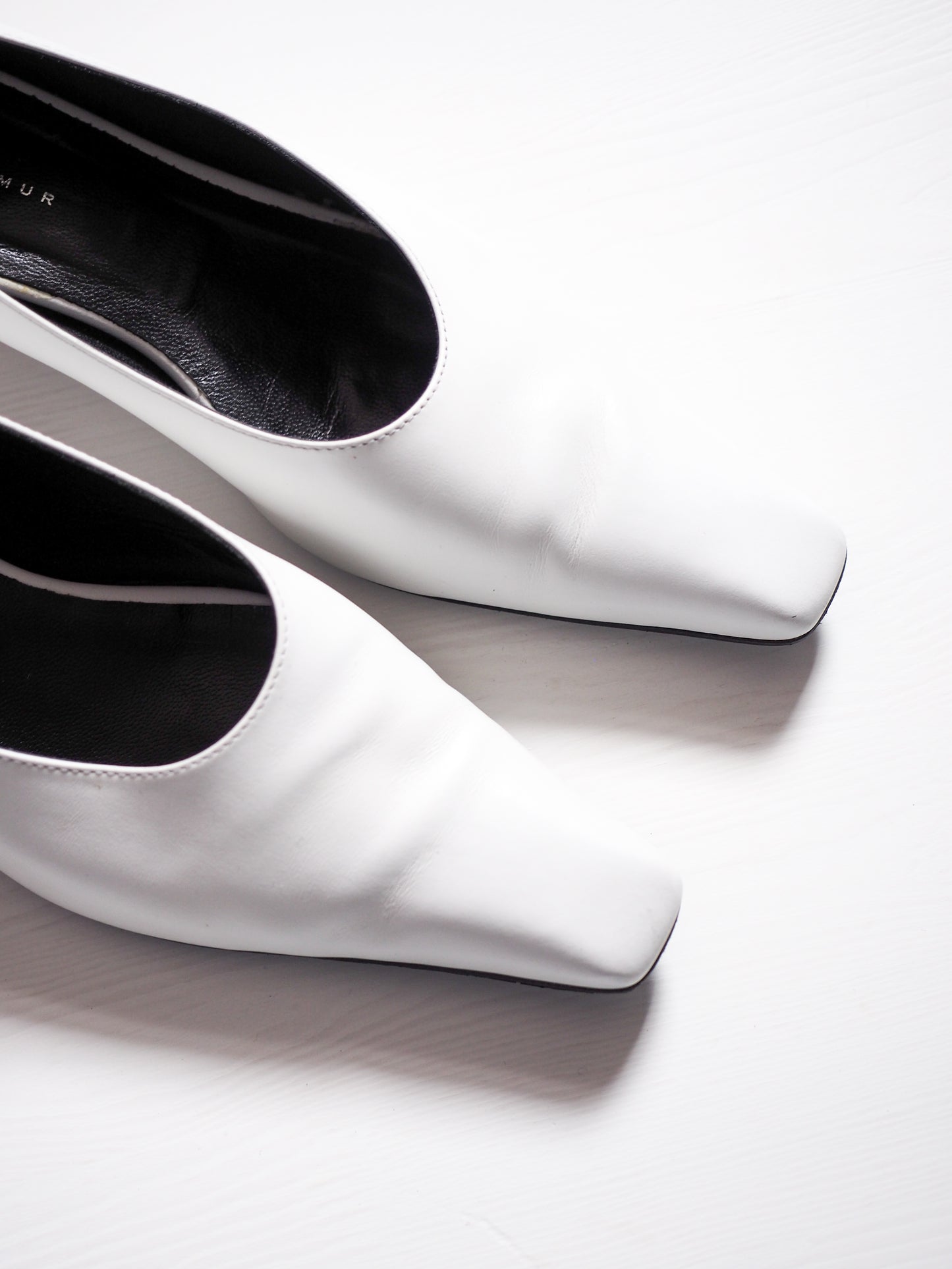 Pre-Owned Dorateymur Cigarette Closed Kitten Heels (39 EUR)