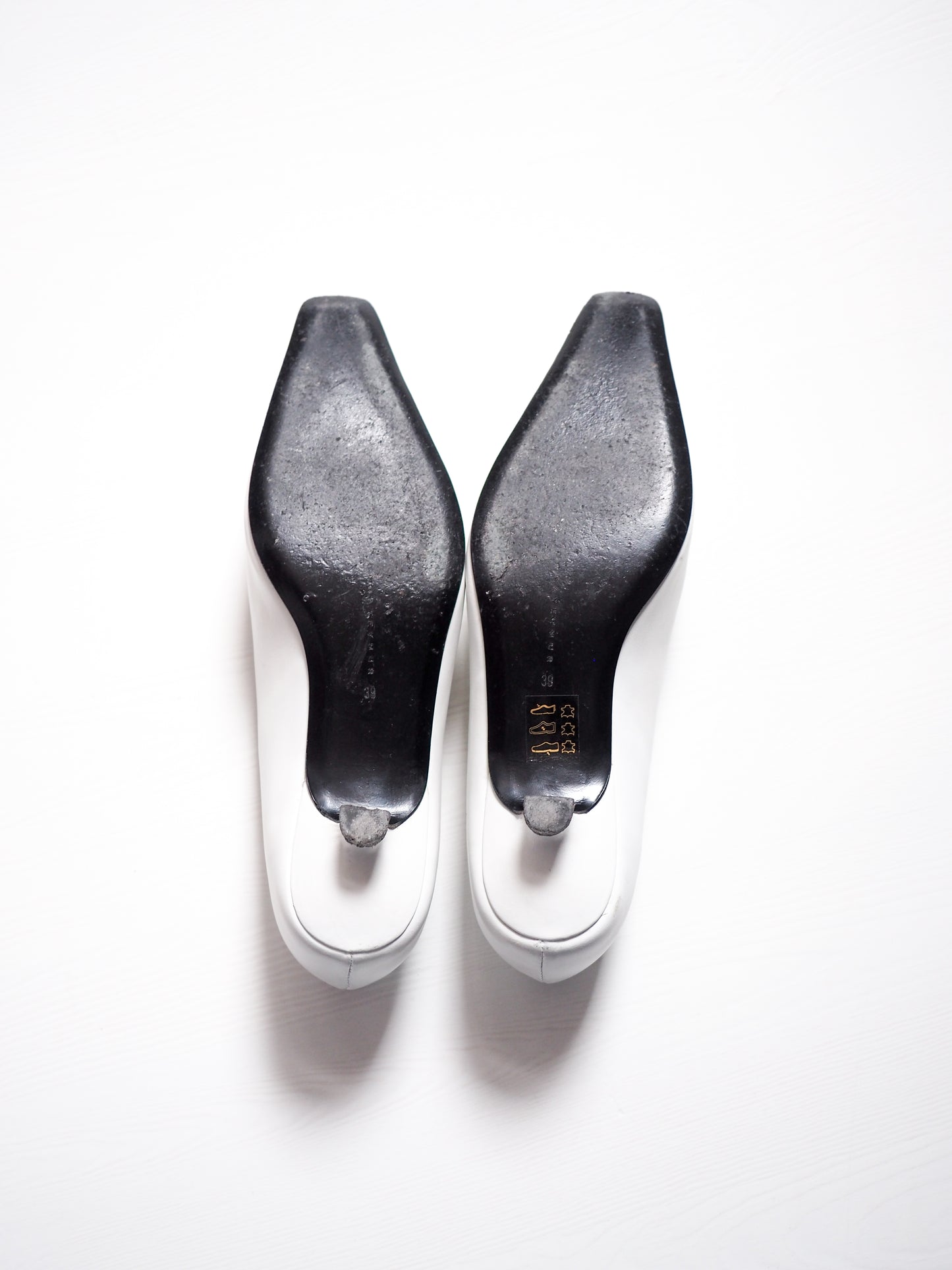 Pre-Owned Dorateymur Cigarette Closed Kitten Heels (39 EUR)