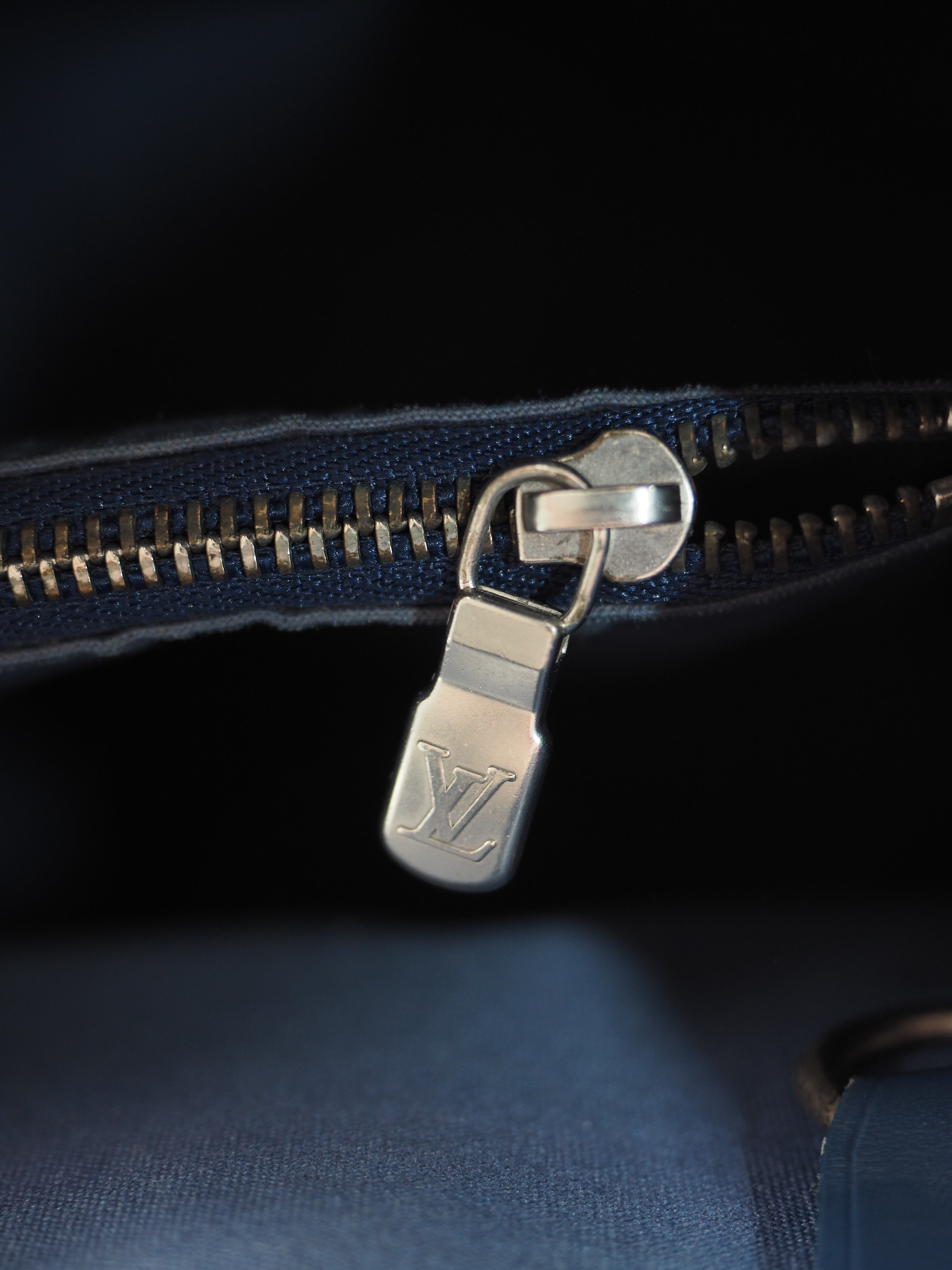 Vintage 2003 Louis Vuitton Epi Leather Mandara Crossbody Bag