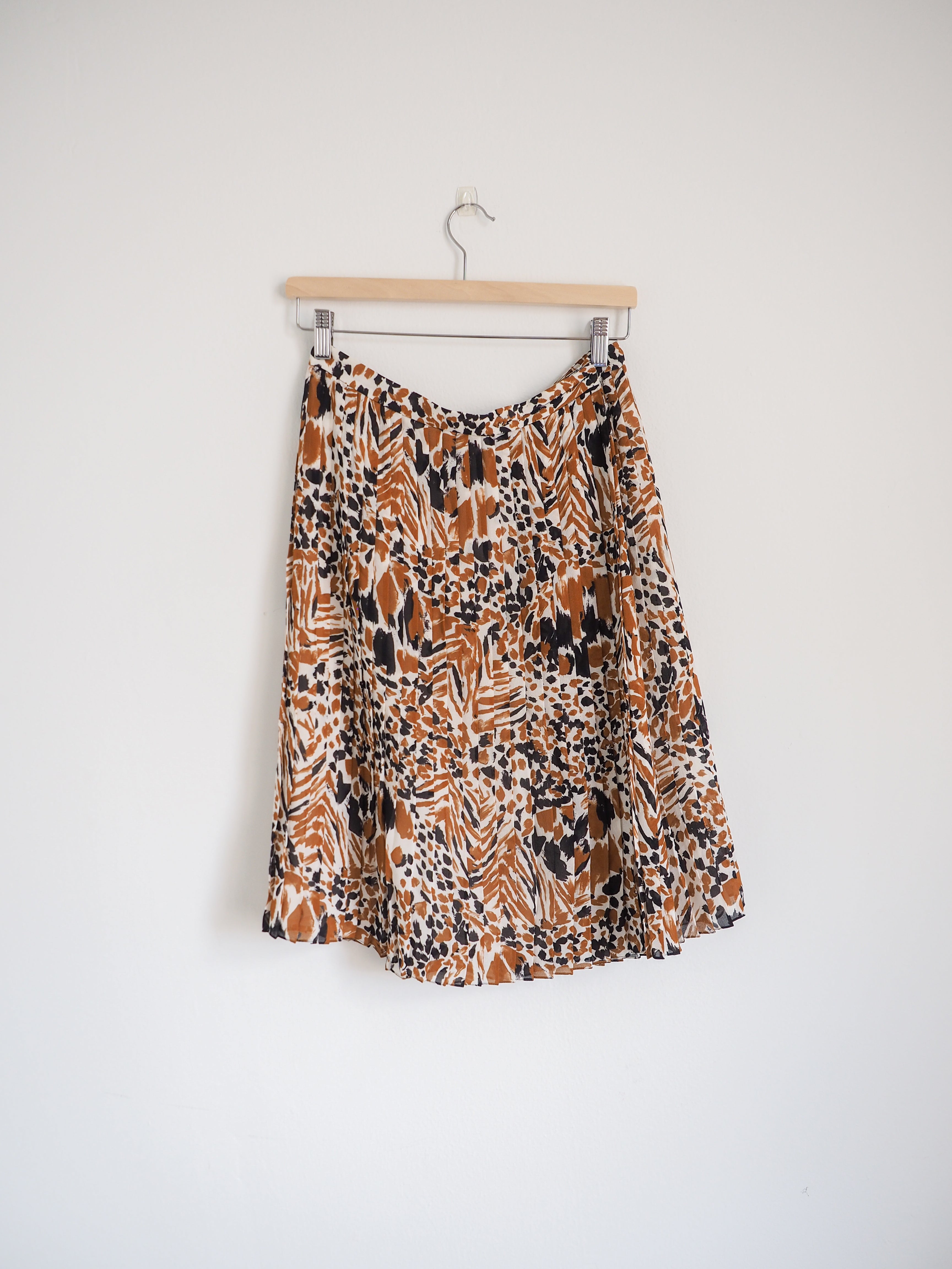 Pre-Owned Louis Vuitton Animal Print Pleated Skirt (38)